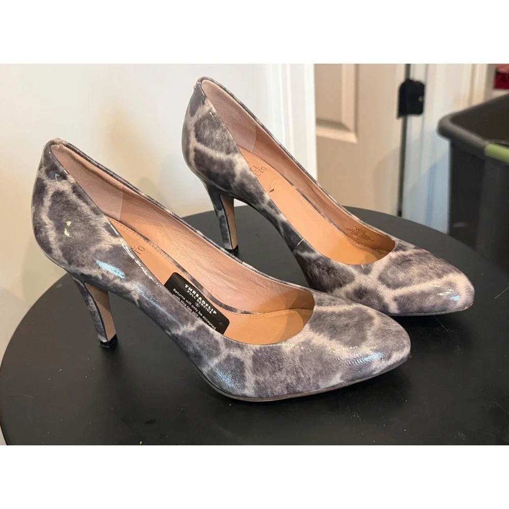 Vince Camuto Gray Giraffe Animal Print Patent Leather Pumps Pointed Toe Heels 9